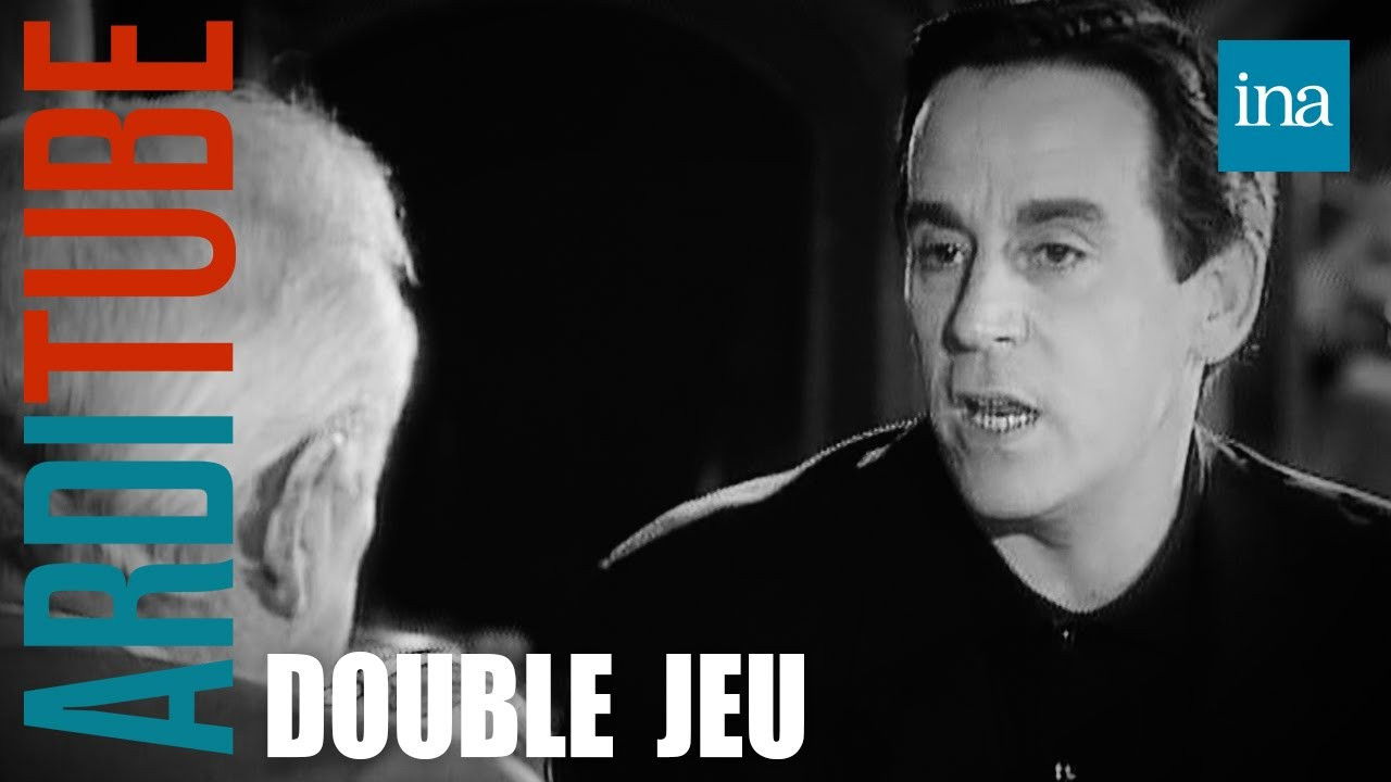 Double Jeu backdrop