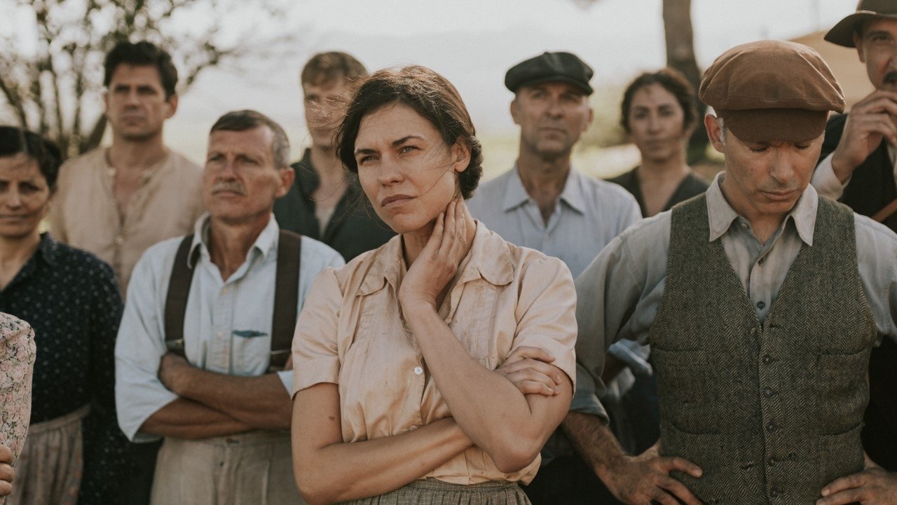 Per amore di una donna backdrop