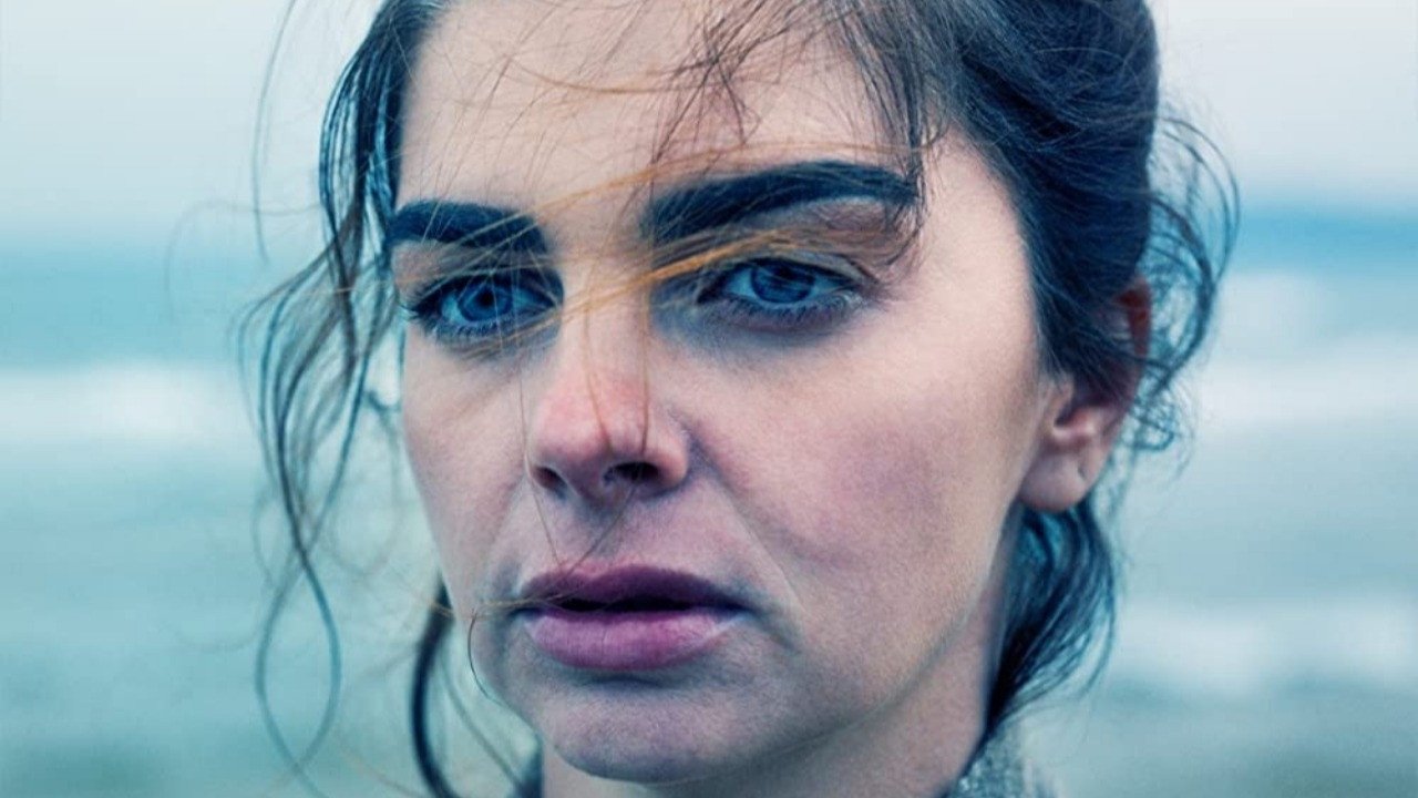 Dalgalar ve İzler backdrop