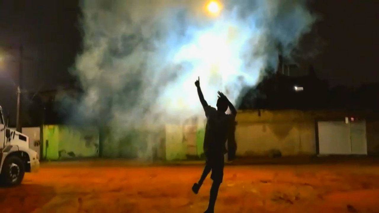 Bombas Fantasmas ou: Jovens Explosivos backdrop