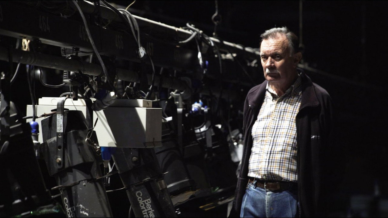 Chango, the Light Uncovers backdrop