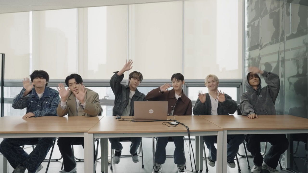 ONF [FOCUS ON AND OFF] backdrop