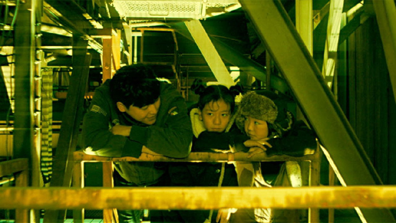 Hug Me, Hug Me Right! backdrop