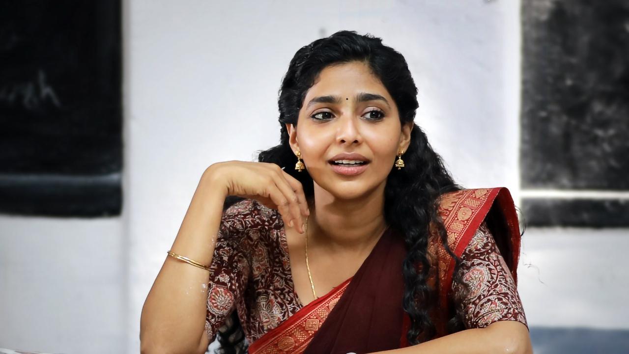 Archana 31 Not Out backdrop