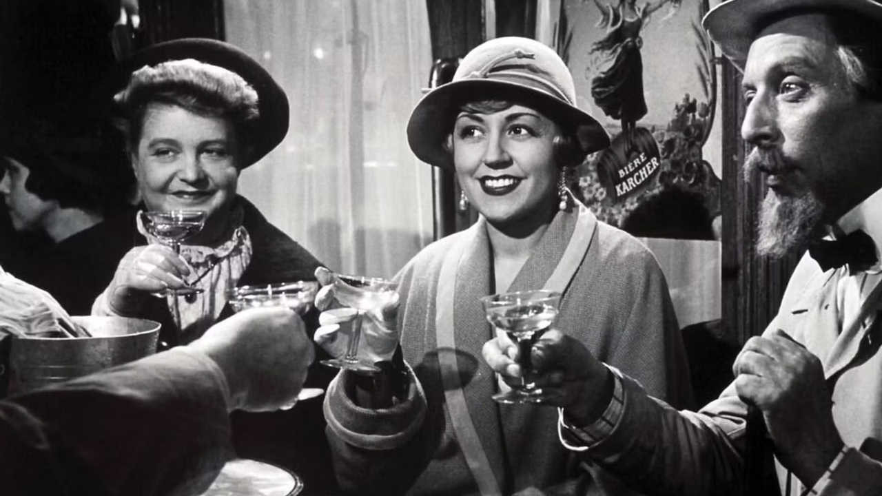 Lady Paname backdrop