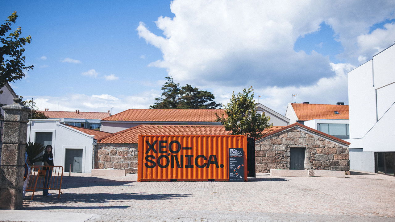 MMRRSSMM… Xeosónica #1 backdrop