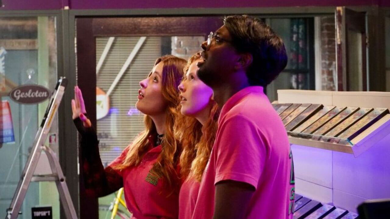 Multiplayer backdrop