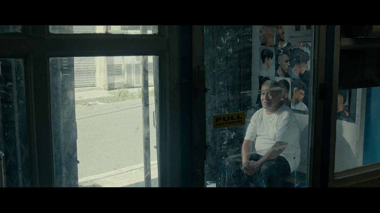 sa likod ng salamin backdrop