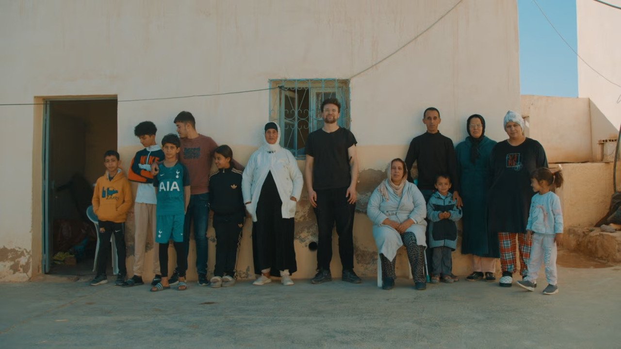 Dag Vreemde Man backdrop