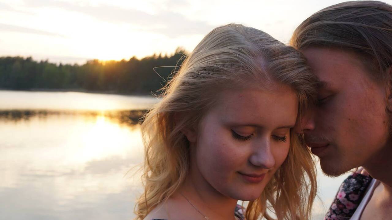 Trouble in Summer Paradise backdrop