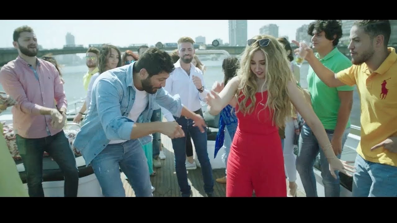 Foreign Knot backdrop