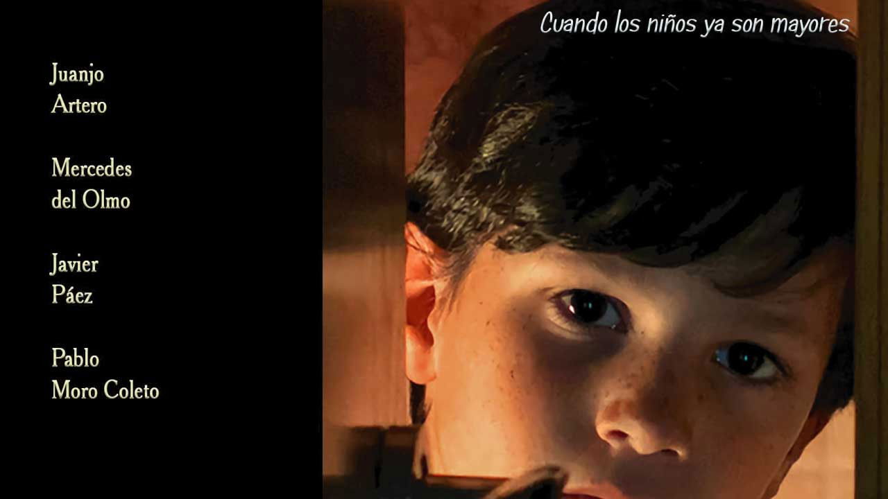 UN NIÑO ESCUCHA backdrop