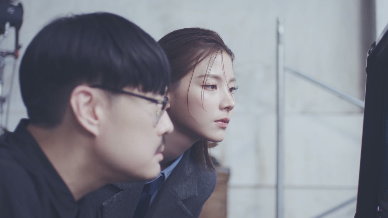 THE SCENT THAT GIVES YOU THE SCENE backdrop