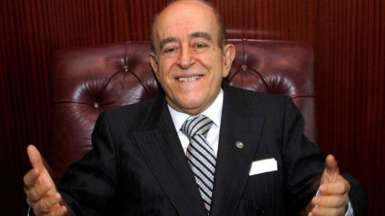 Sakıp Sabancı backdrop