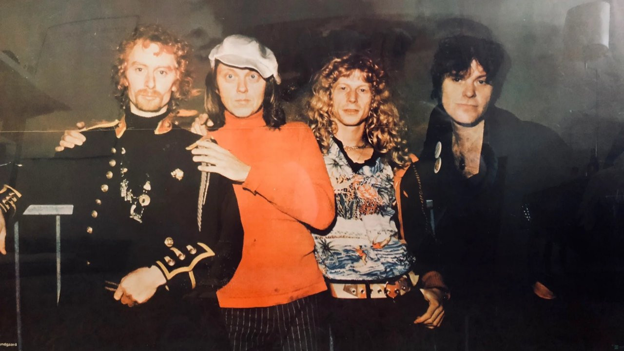 Gasolin United backdrop