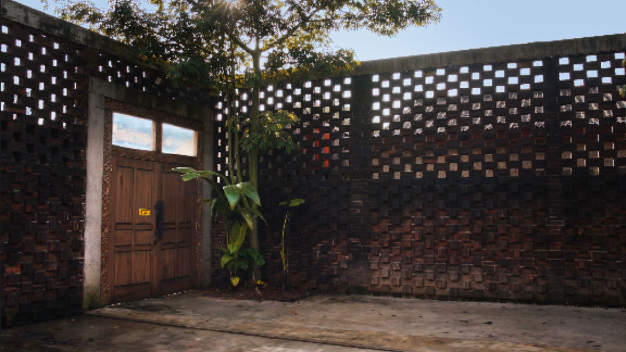 Jangan Sampai Lepas! backdrop