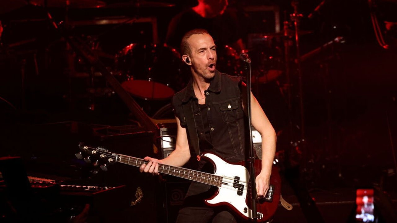 Calogero - A.M.O.U.R Tour backdrop