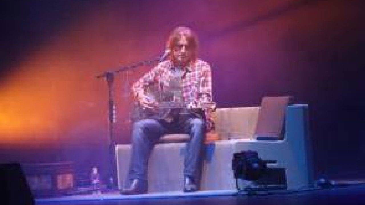 LIGABUE - Quasi Acustico - Tour Teatri 2011 backdrop