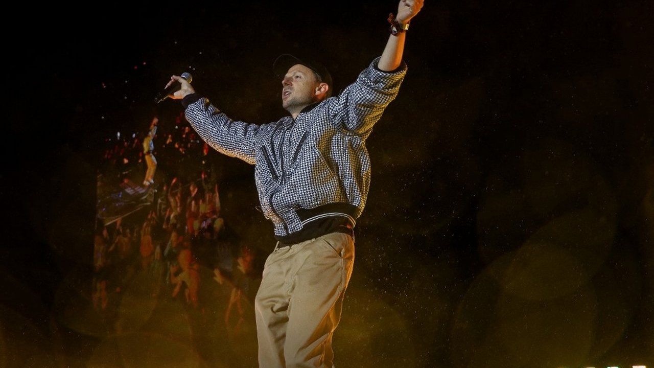 Martin Solveig en concert aux Vieilles Charrues 2025 backdrop