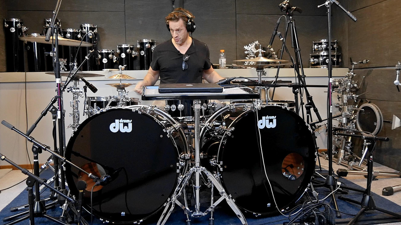 Thomas Lang: Creative Control backdrop