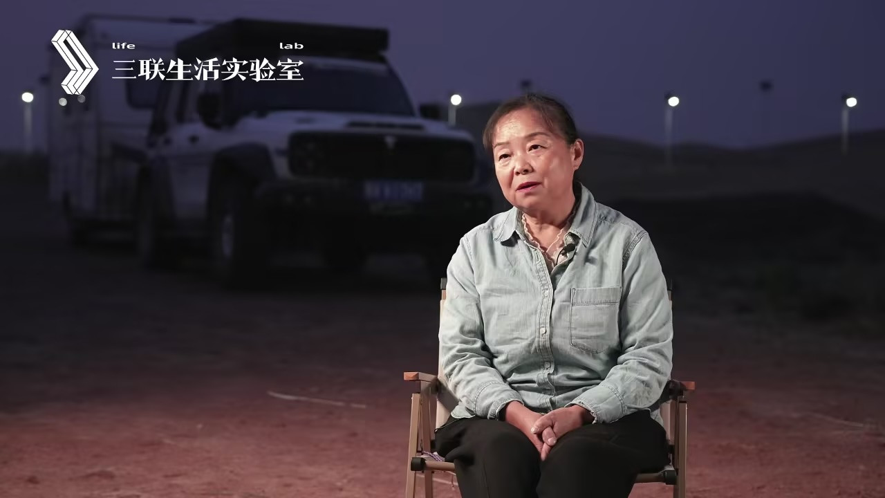 谈论,大声点 backdrop