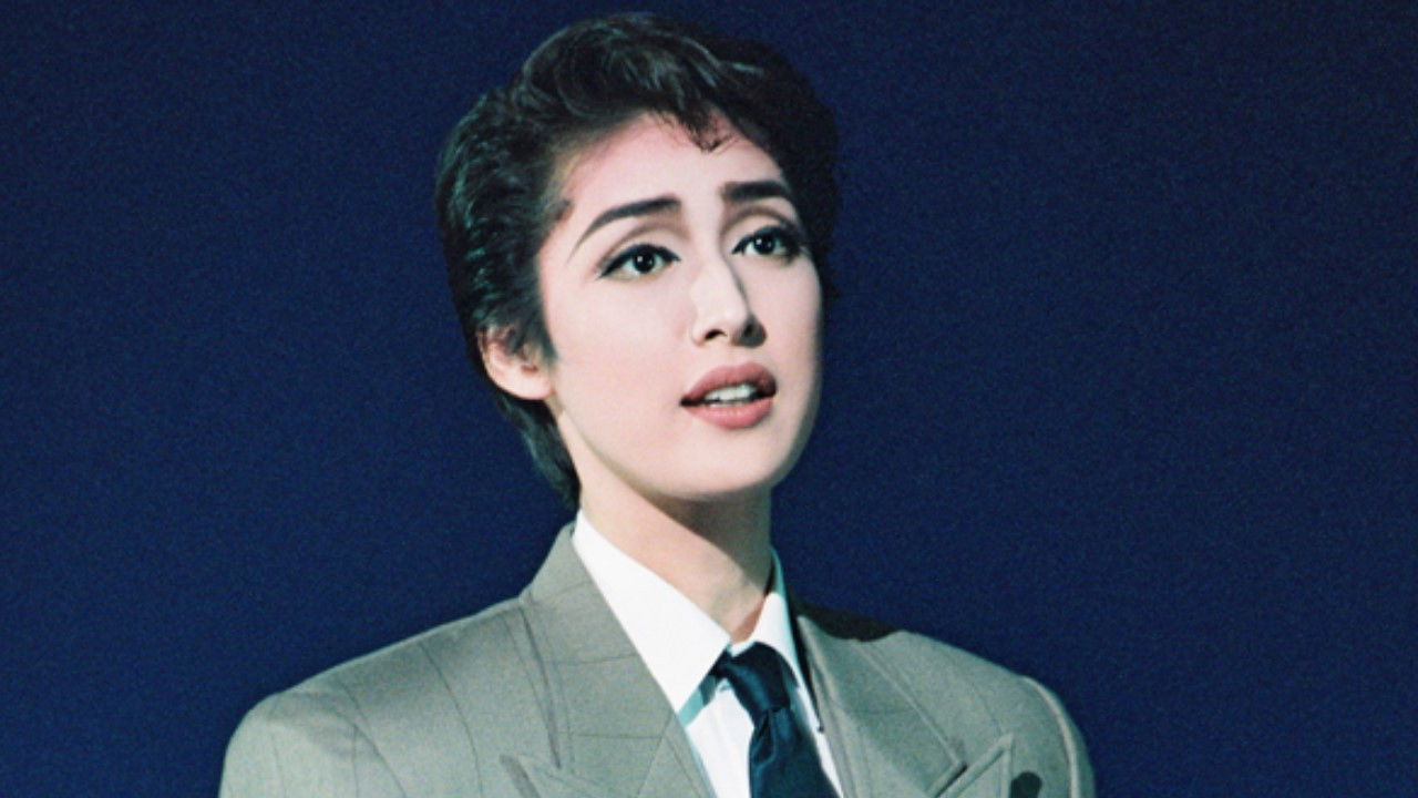 Le Mistral -The Man Who Disappeared in the Mirror- backdrop