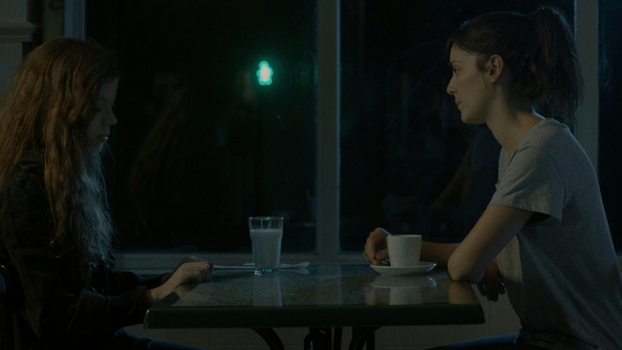 Ella y la oscuridad backdrop