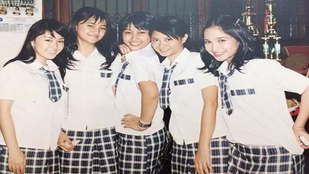 Sad Stories on Sunday backdrop