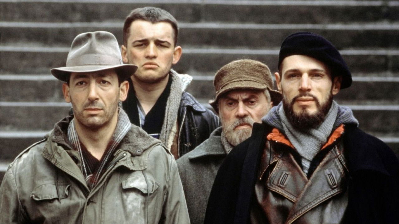 Hiver 54, l'abbé Pierre backdrop