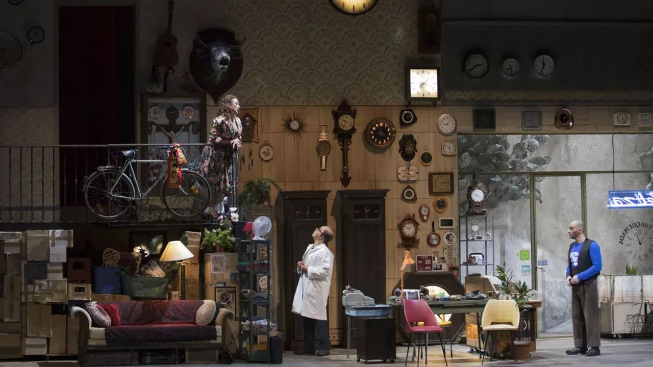 Ravel: L'Heure espagnole backdrop