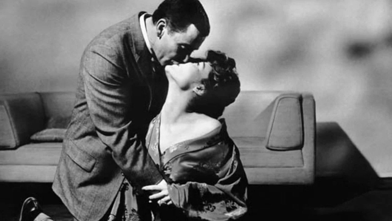 Pier 5, Havana backdrop