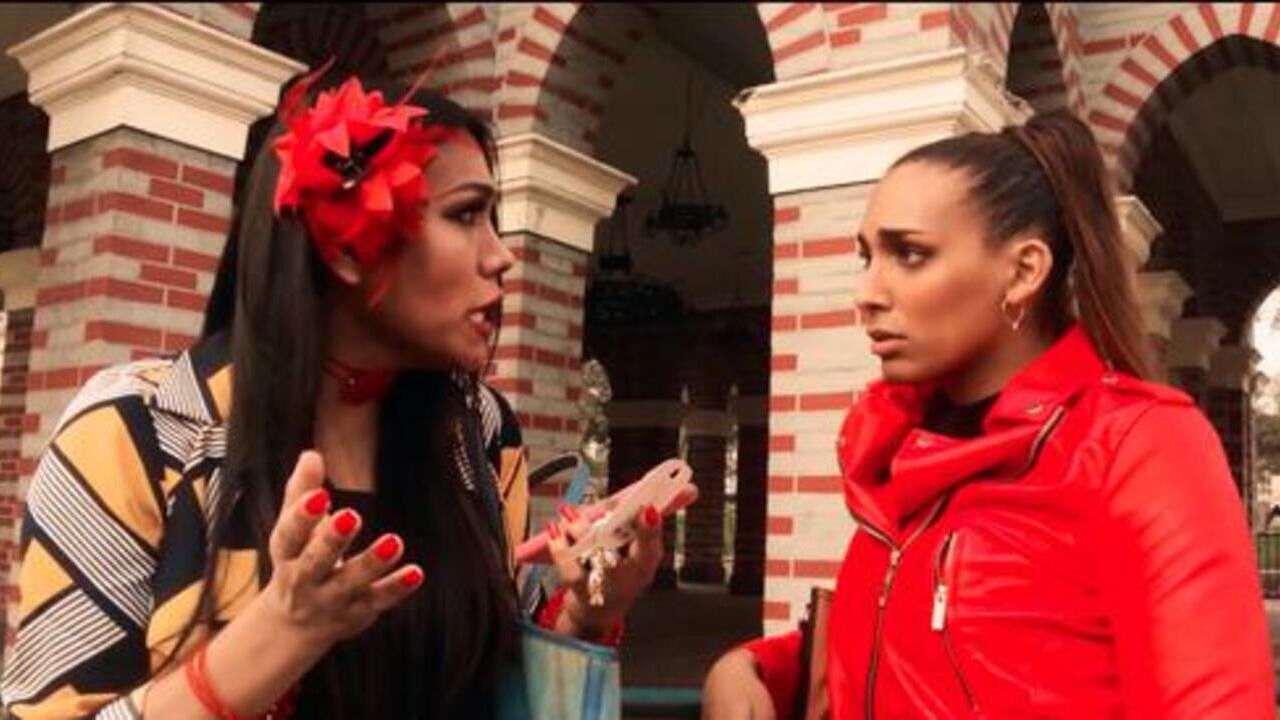 Un romance singular backdrop