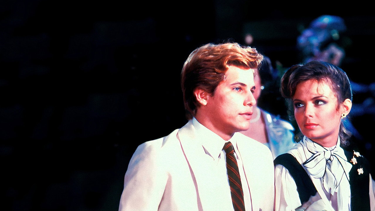 Plumas & Paetês backdrop