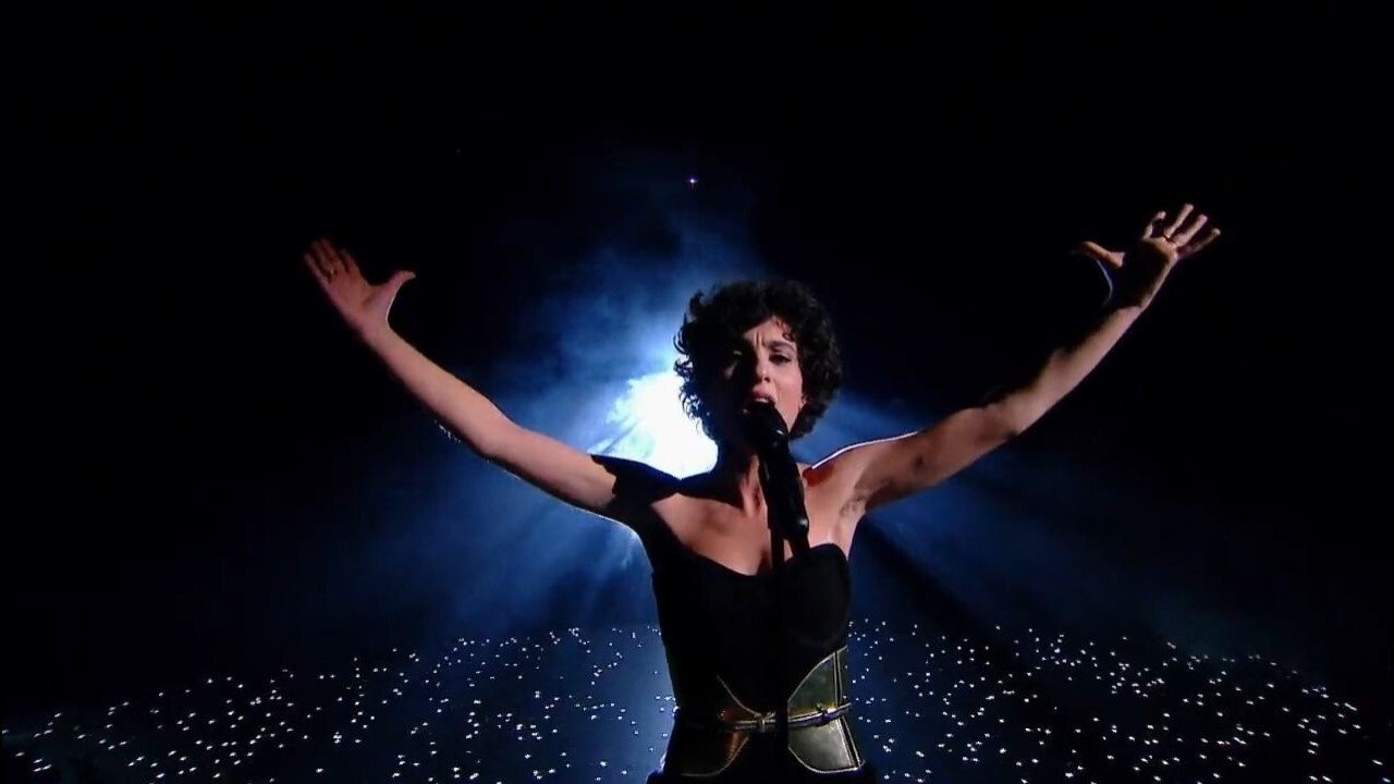 Barbara Pravi, that's who I am backdrop