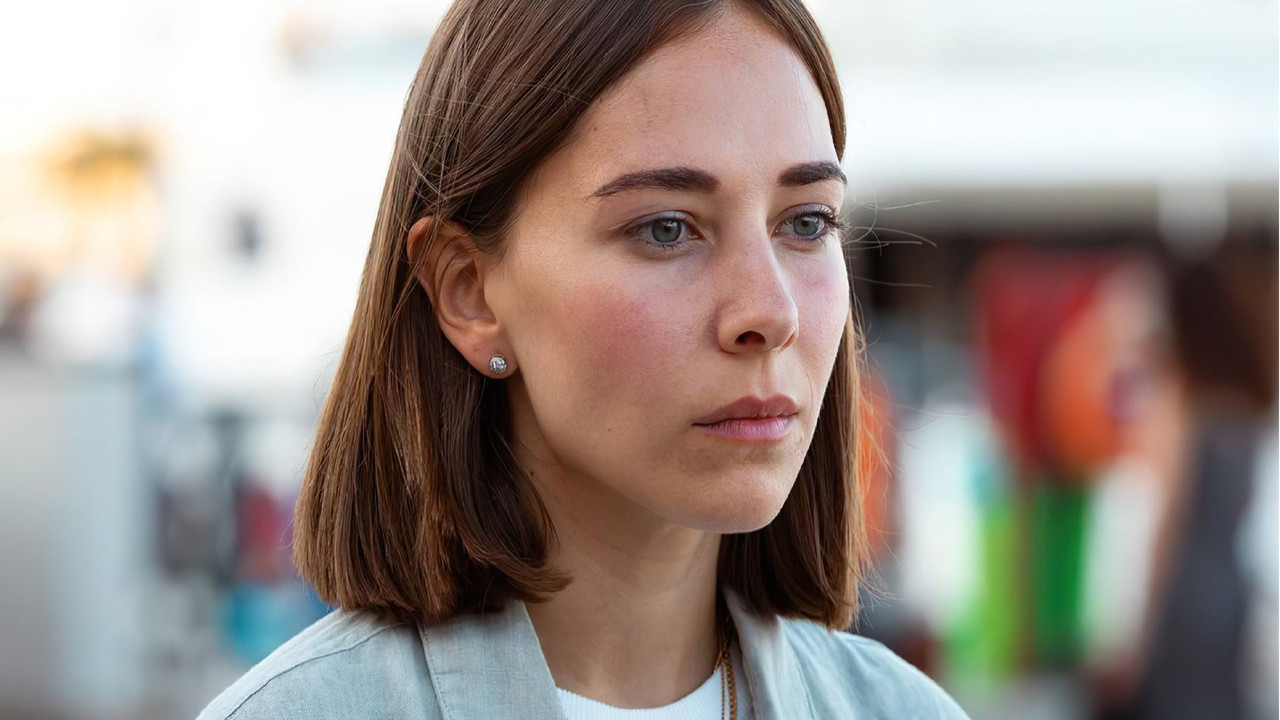 Fatima Albanawi backdrop