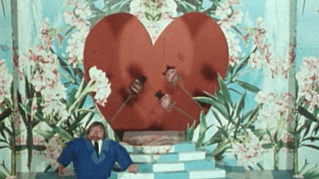 Tout l'amour backdrop