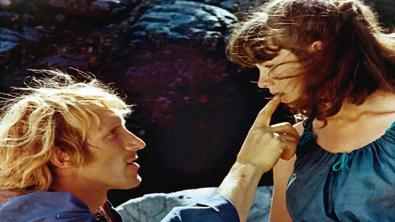 Au long de rivière Fango backdrop