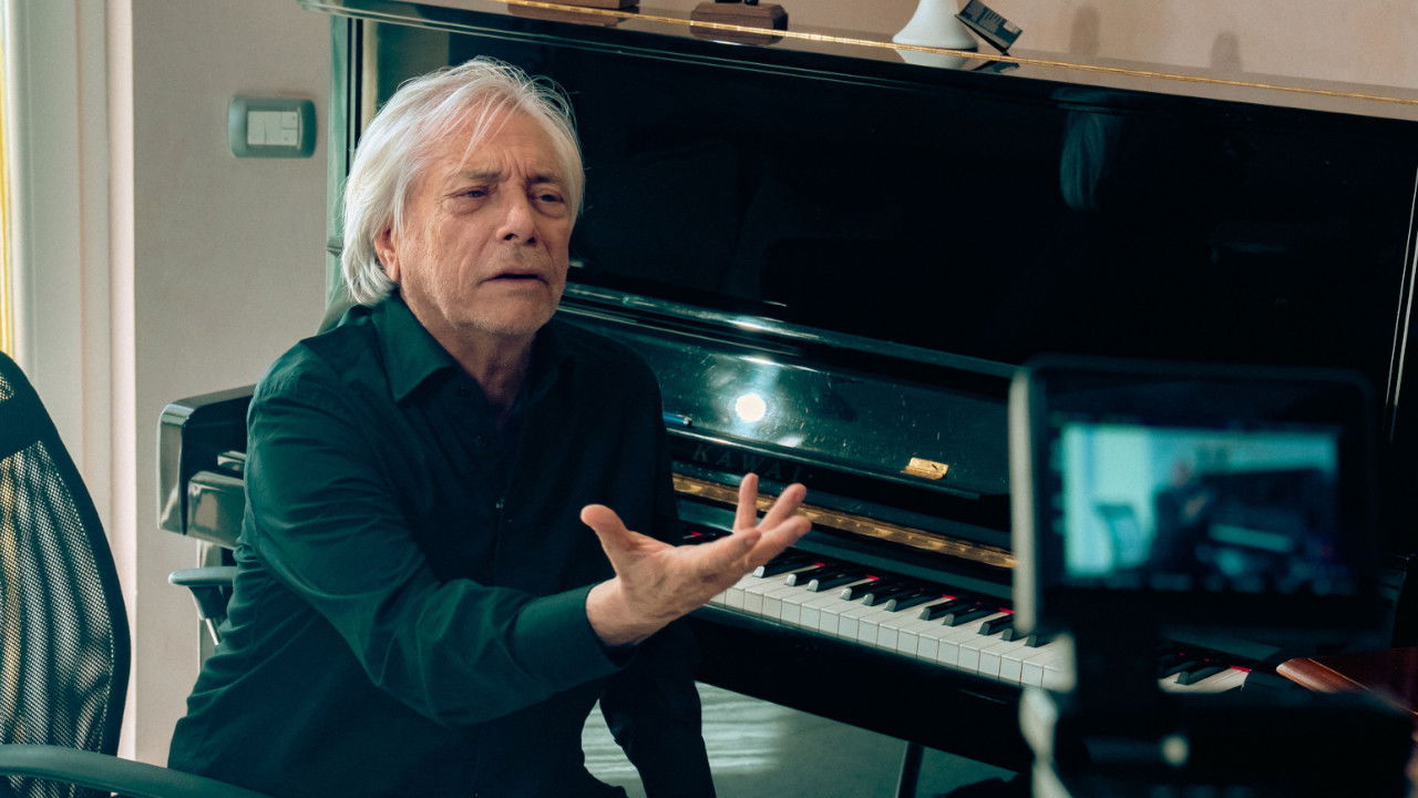 Il Re di Napoli - Storia e leggenda di Mario Merola backdrop