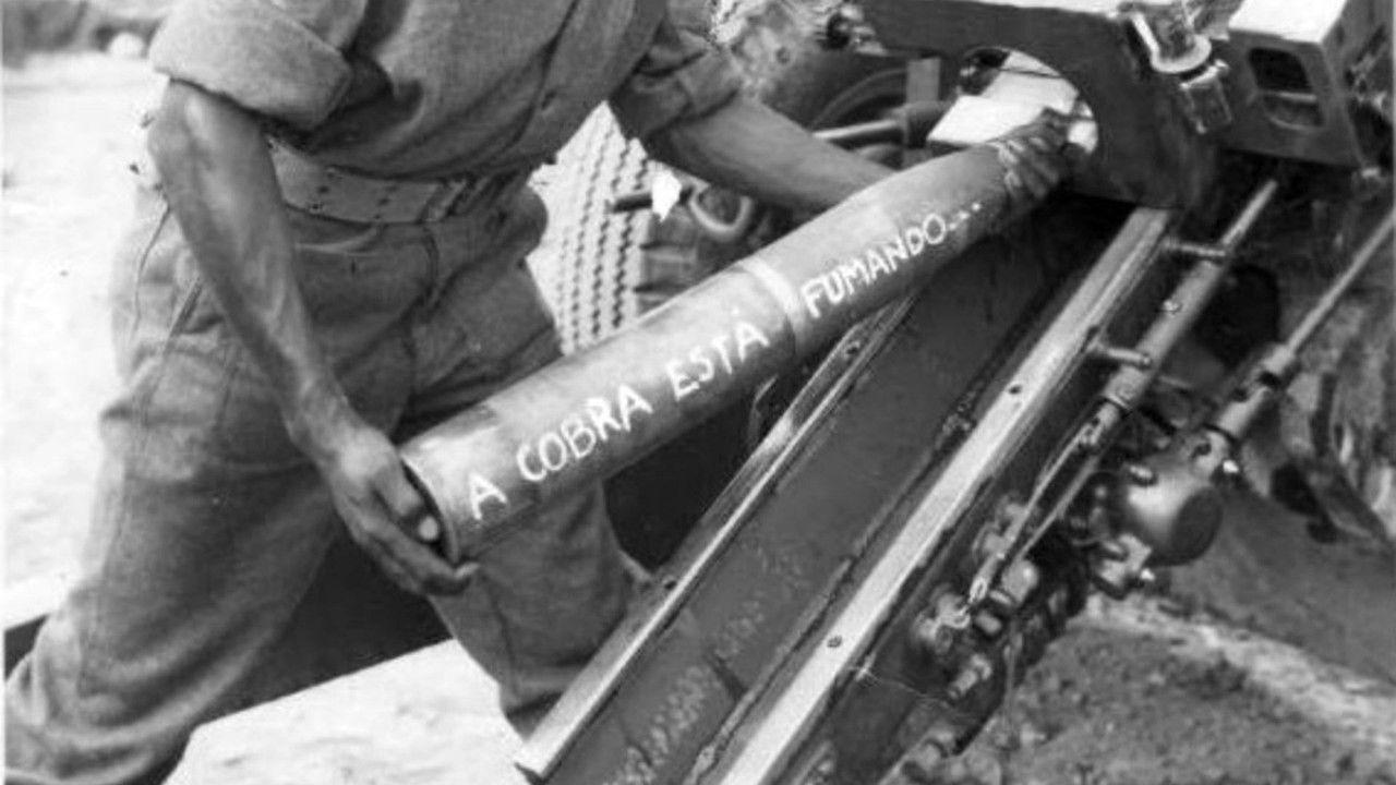 A Cobra Fumou backdrop