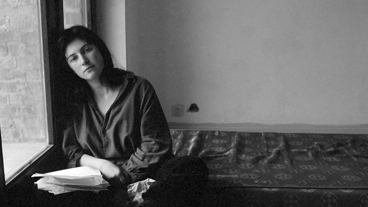 Je Tu Il Elle backdrop