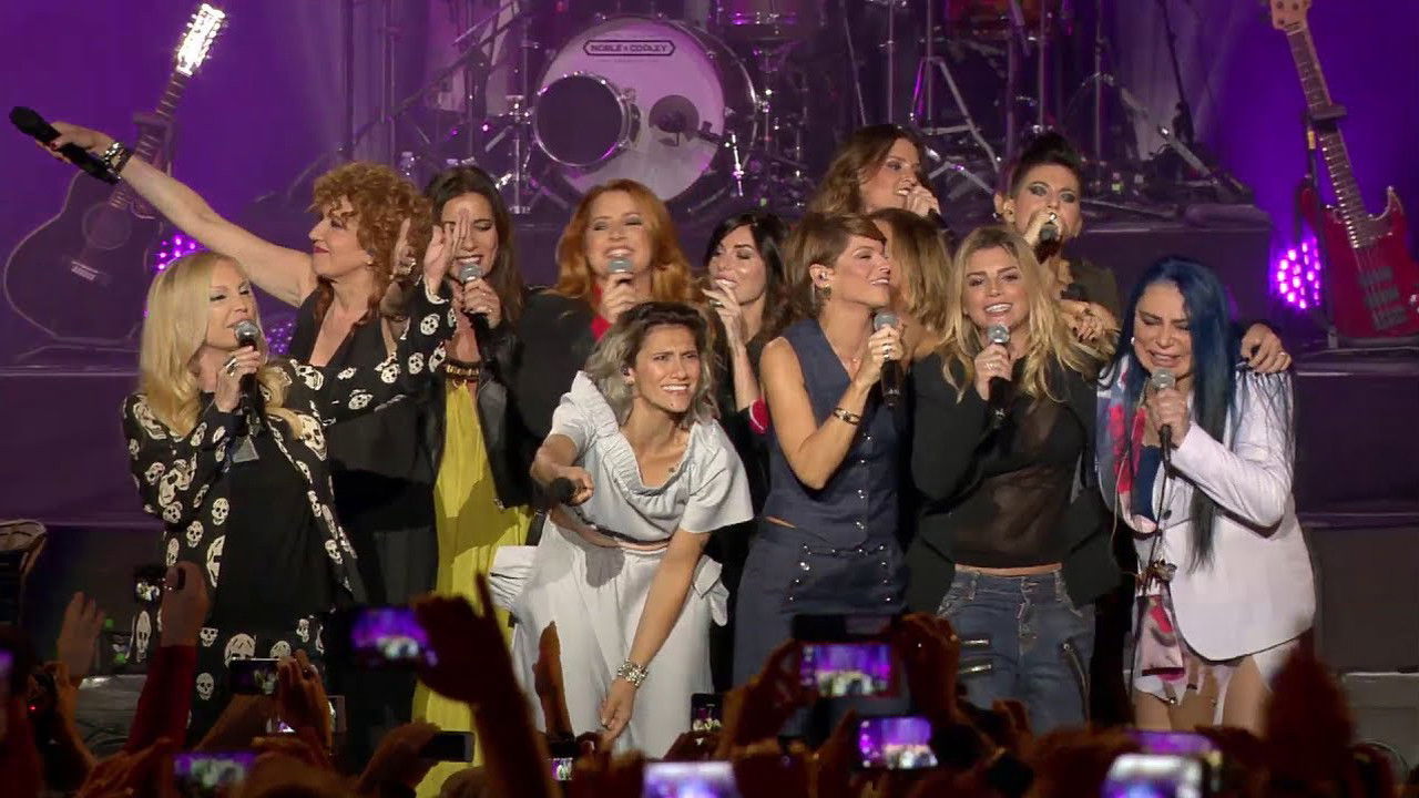 Amiche in Arena backdrop