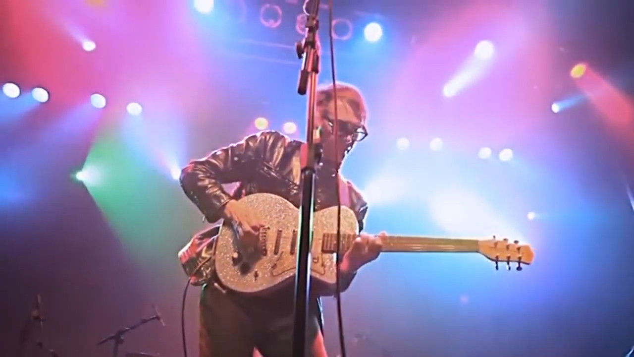 Jupiter Apple – Six Colours Frenesi backdrop