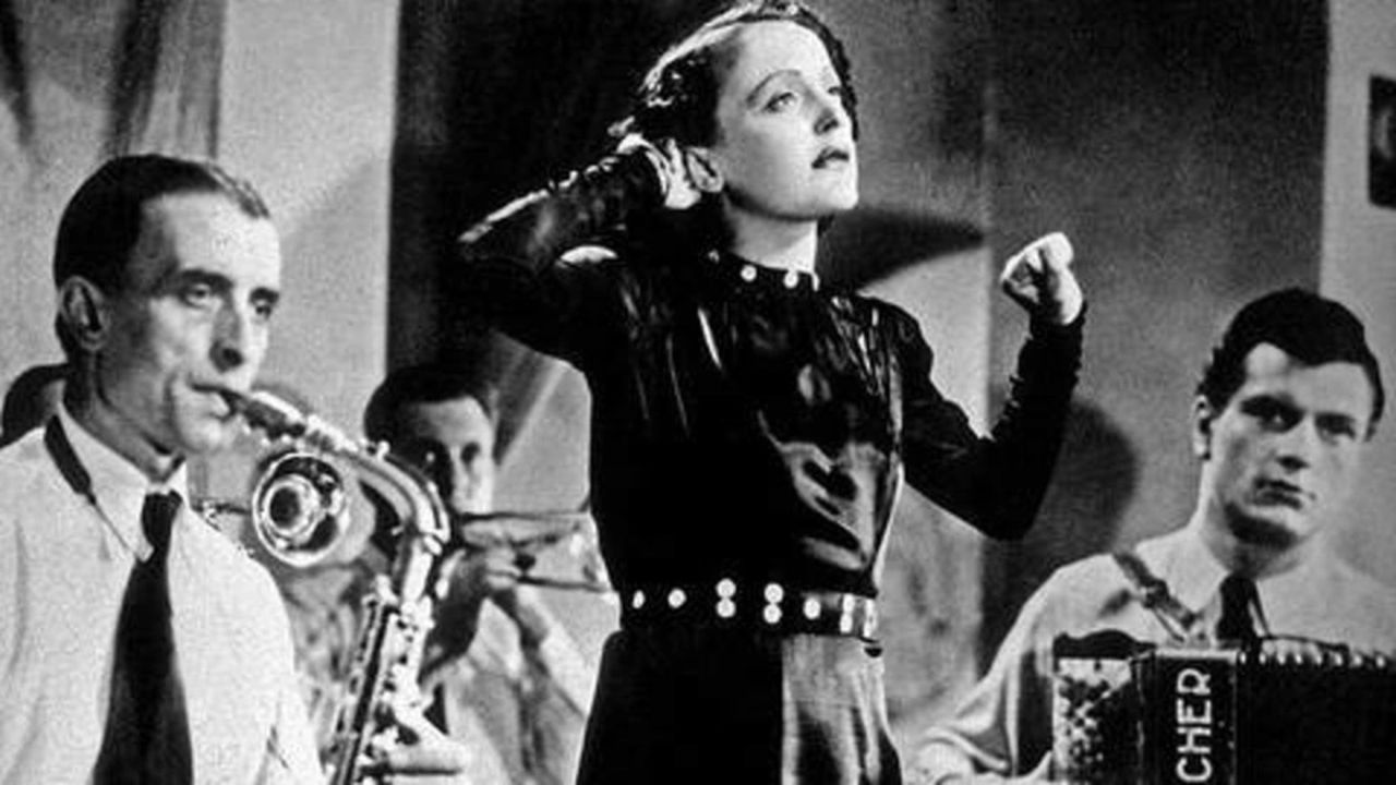 Montmartre on the Seine backdrop