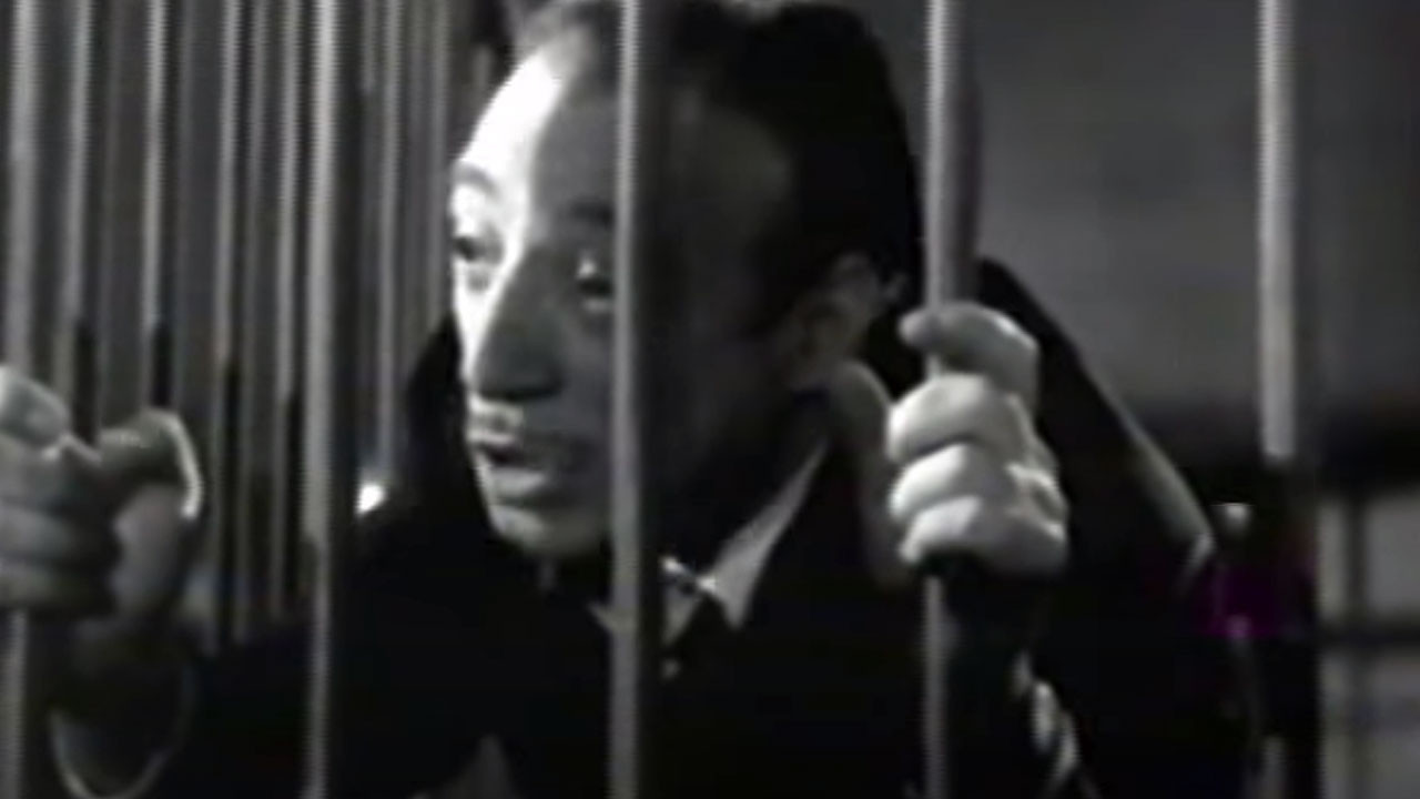 Se necesita un hombre con cara de infeliz backdrop