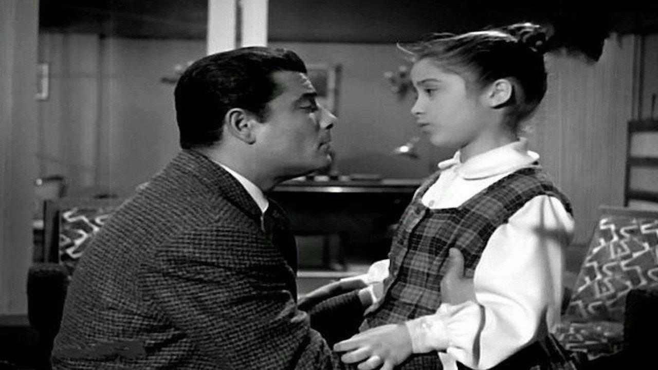 عودي يا أمي backdrop