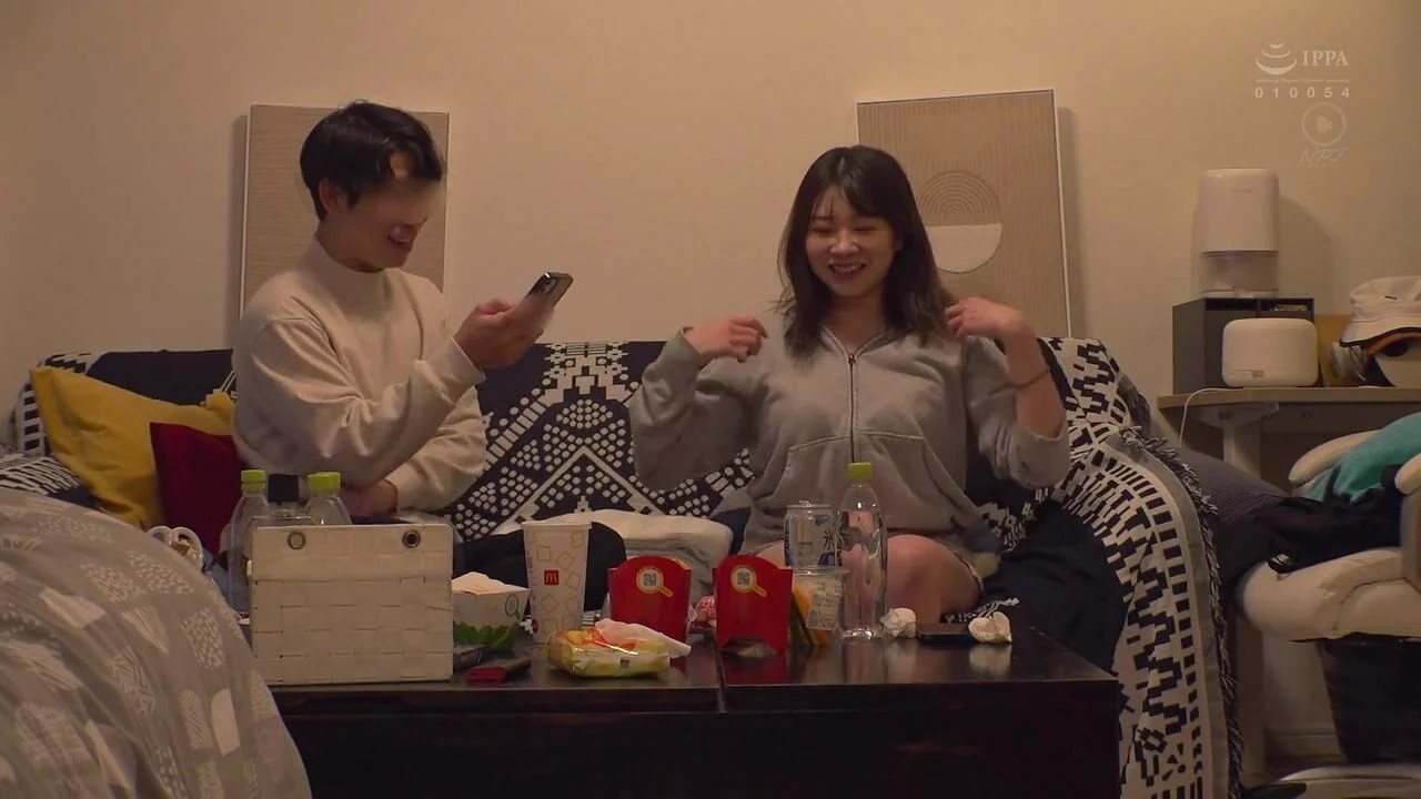 〇ー〇ーイーツは自由勤務だから「ナンパしていいんじゃない？」 巨乳配達員をその場でナンパし家に連れ込み盗撮 口説いてハメてそのまま勝手にAV発売。 backdrop