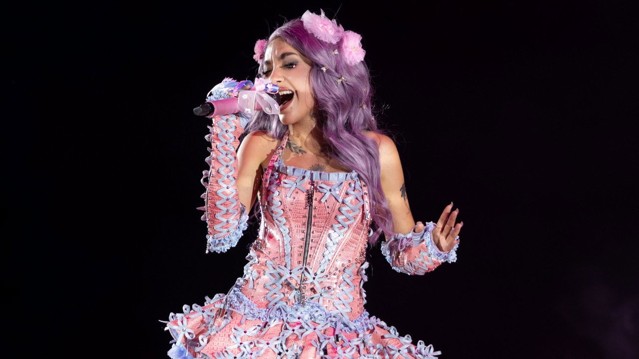María Becerra - Estadio River Plate backdrop