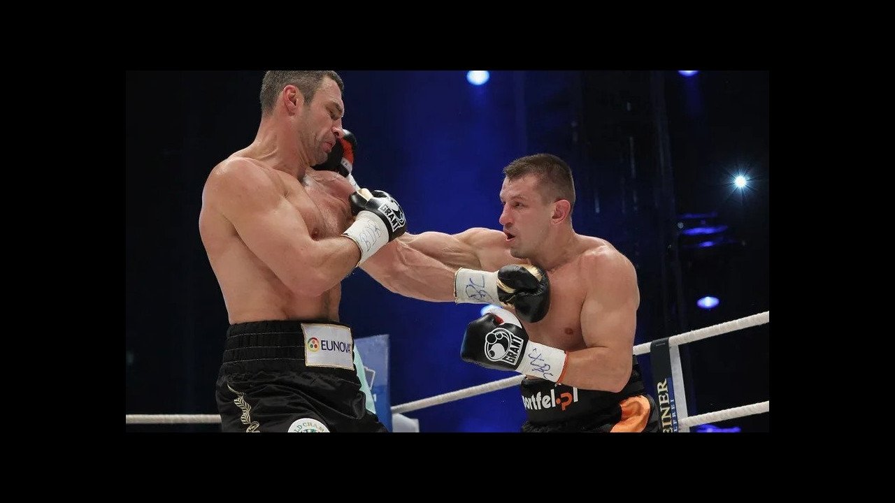 Vitali Klitschko vs. Tomasz Adamek backdrop