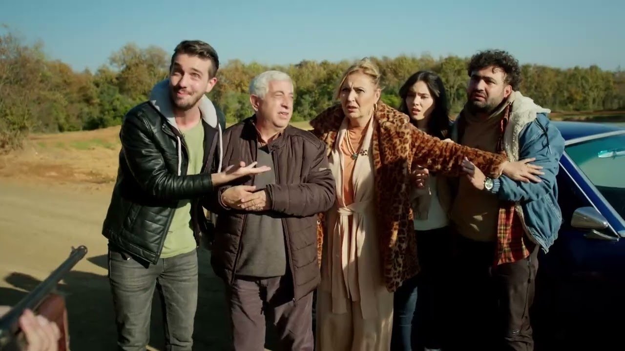 Pelesenk Ailesi backdrop