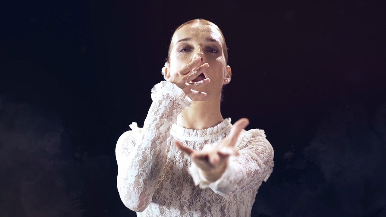 Natividad Zaro. En voz alta backdrop